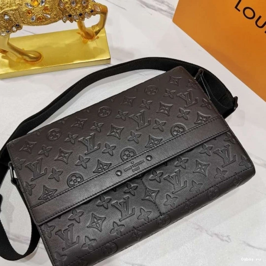 MESSENGER LOUIS VUITTON SPRING 0822